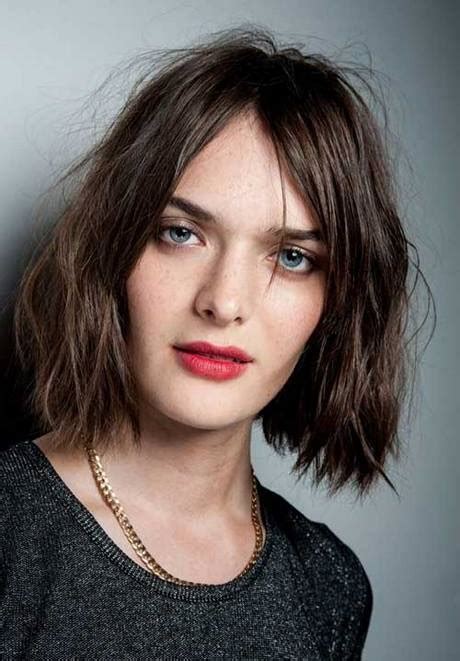 Corte de cabelo chanel desfiado: conheça a versão mais moderna